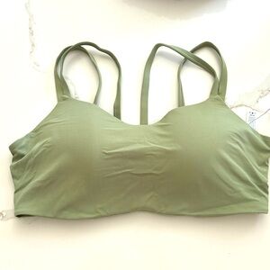 NWT Nike Alate Plus Size Sports Bra